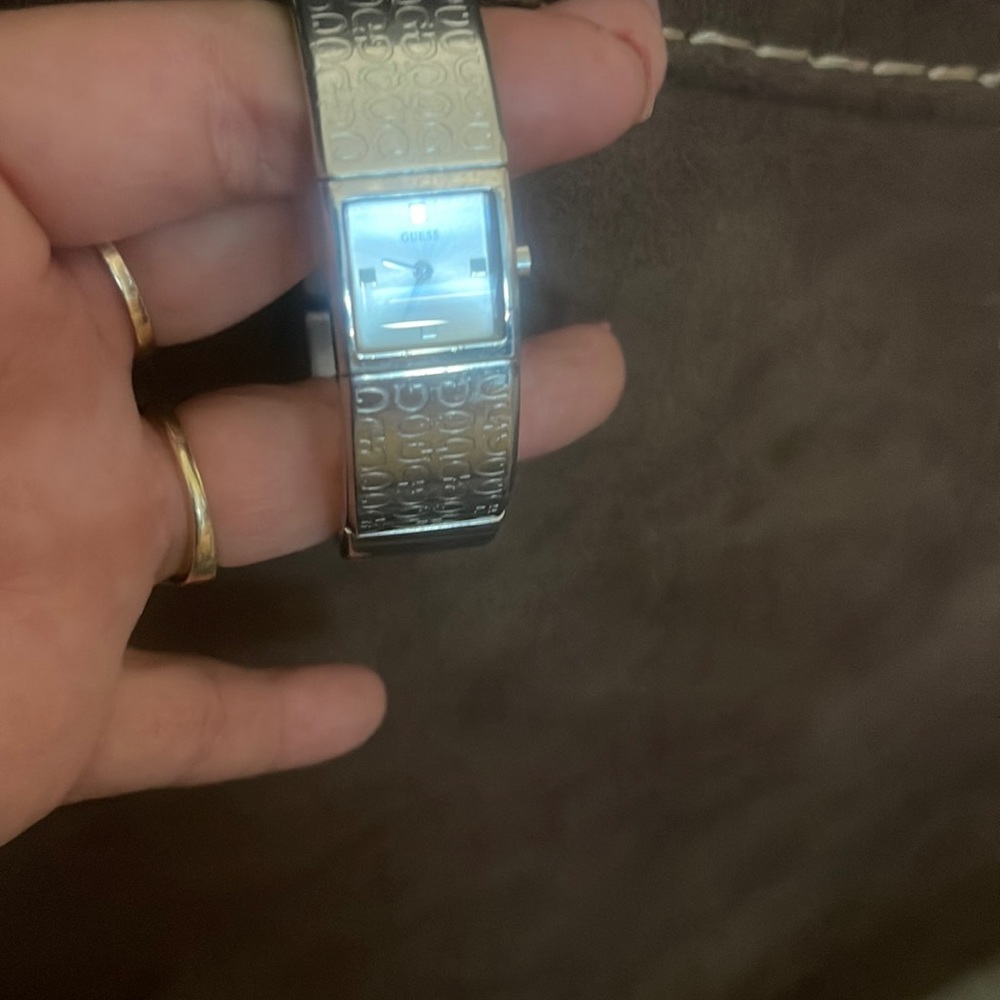 Guess women watch